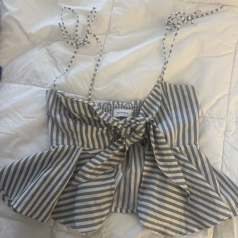 Faithfull blouse size 2. super cute fit and flare top that ties in the front